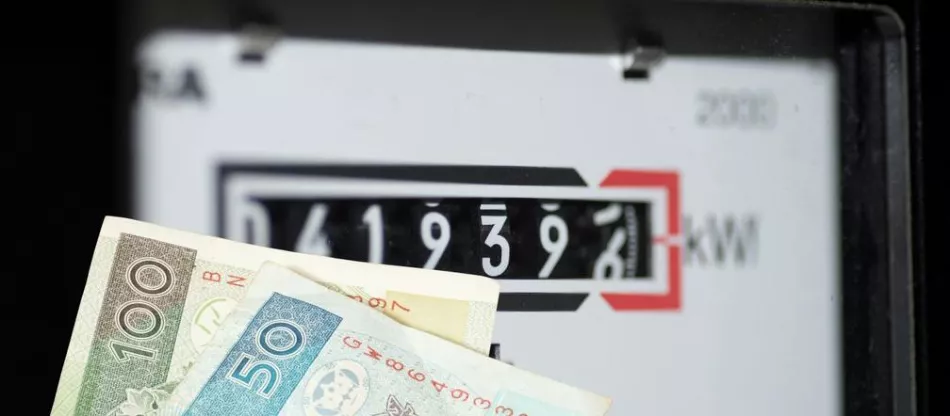 Евтин ток за фирми. Предложение за замразяване на цените на тока само до 30 ноември. Как се попълва декларация за ползване на максималната цена на електроенергията?