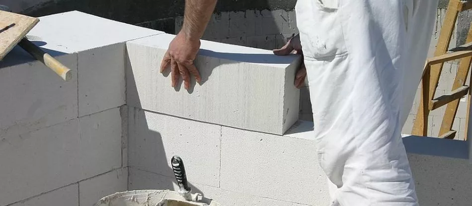 Z čoho postaviť deliace steny? 6 materiálov na murovanie deliacich stien