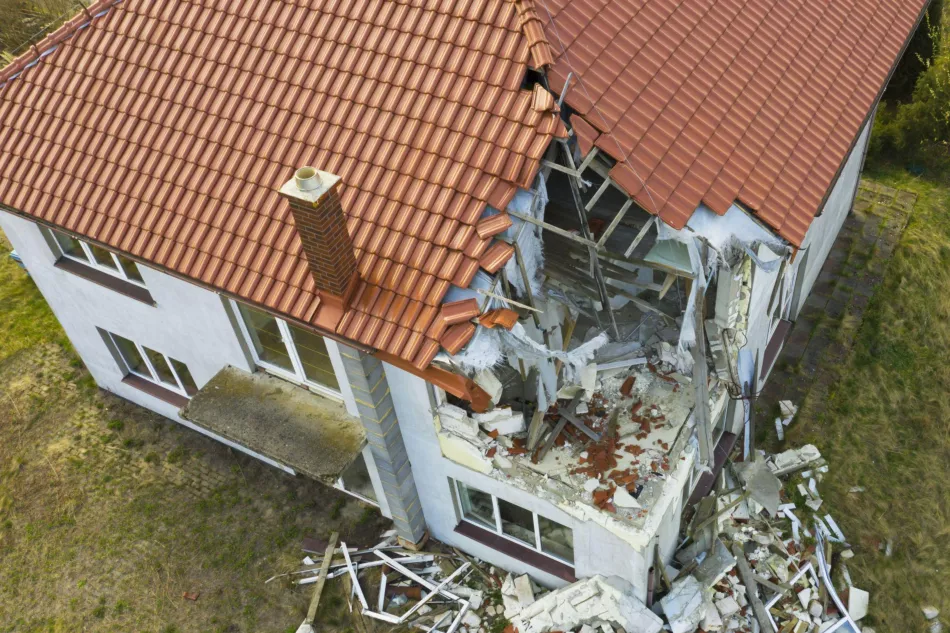 Strecha odolná voči tornádom: štít, priehradový nosník a strešná krytina