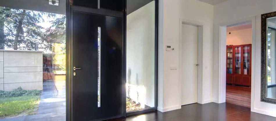 Moderný zámok predných dverí: bezpečné zamykanie dverí