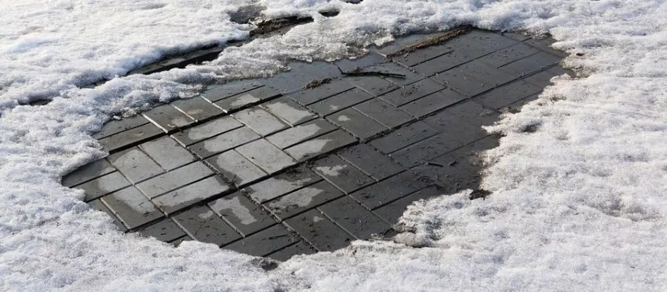 Не слагайте сол върху паветата