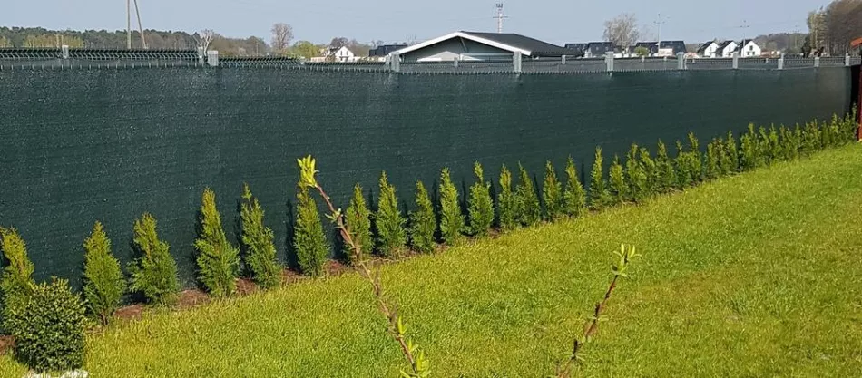 Stínící nebo maskovací pletivo: na plot volíme krycí pletiva