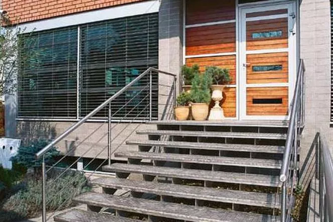 Schodisko do domu. Z čoho postaviť vonkajšie schodisko a ako na to